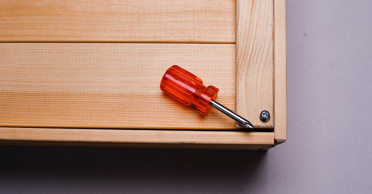 Problemy techniczne w mieszkaniu – od czego zacząć? Praktyczny przewodnik krok po kroku