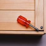 Problemy techniczne w mieszkaniu – od czego zacząć? Praktyczny przewodnik krok po kroku