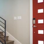 Jak uszczelnić drzwi wejściowe przed zimą? Praktyczny poradnik krok po kroku