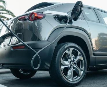 Wybór ładowarki do samochodu elektrycznego (Wallbox): jak dobrać moc, funkcje i koszty instalacji