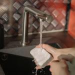 Wykorzystanie szarej wody w gospodarstwie domowym – jak zacząć, ile zaoszczędzisz i jakie instalacje wybrać?