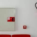 Bezpieczeństwo instalacji w mieszkaniu: praktyczny poradnik elektryki, gazu i wody